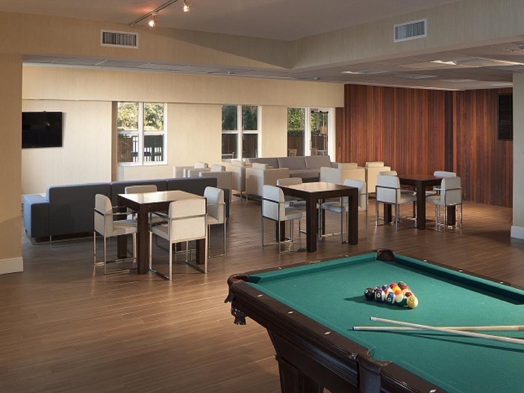 Global Luxury Suites At One Broadway Маями Екстериор снимка