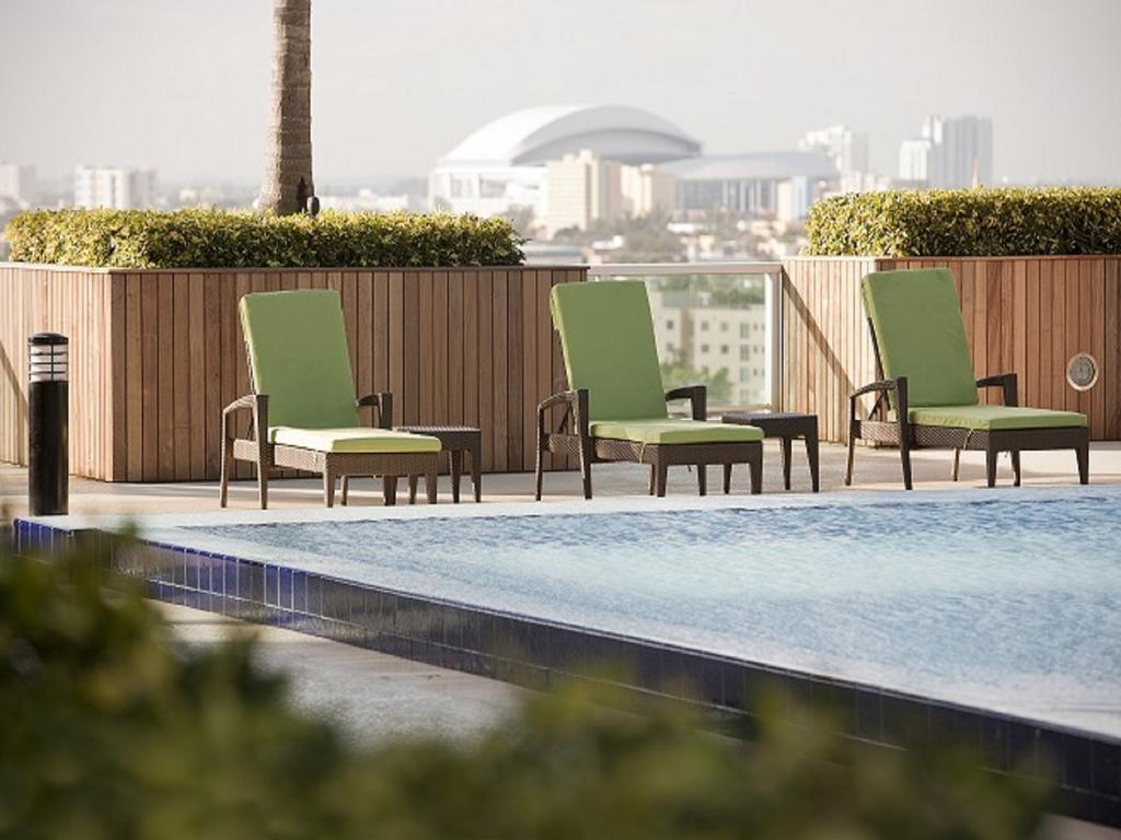 Global Luxury Suites At One Broadway Маями Екстериор снимка