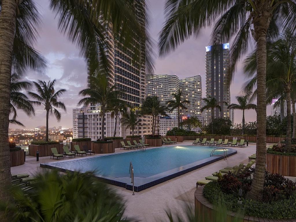 Global Luxury Suites At One Broadway Маями Екстериор снимка