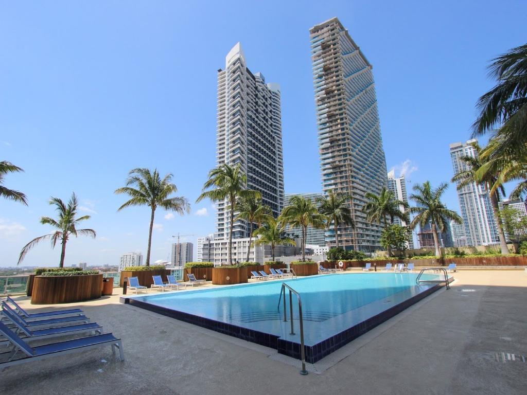 Global Luxury Suites At One Broadway Маями Екстериор снимка
