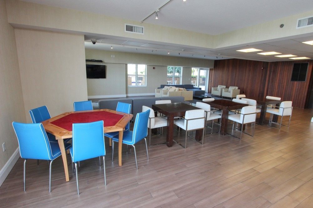 Global Luxury Suites At One Broadway Маями Екстериор снимка