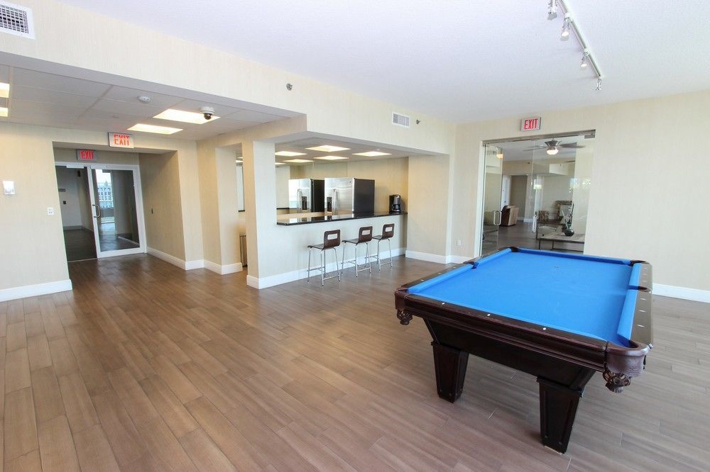 Global Luxury Suites At One Broadway Маями Екстериор снимка