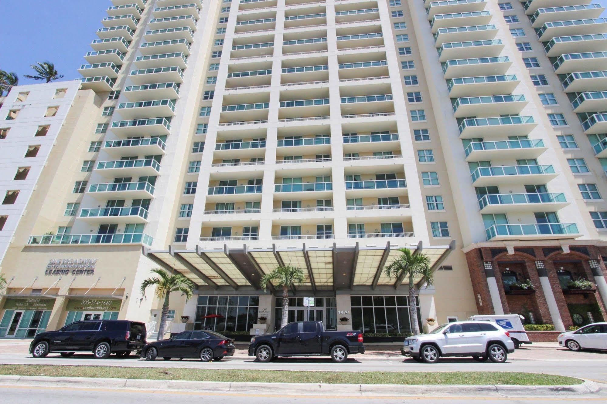 Global Luxury Suites At One Broadway Маями Екстериор снимка