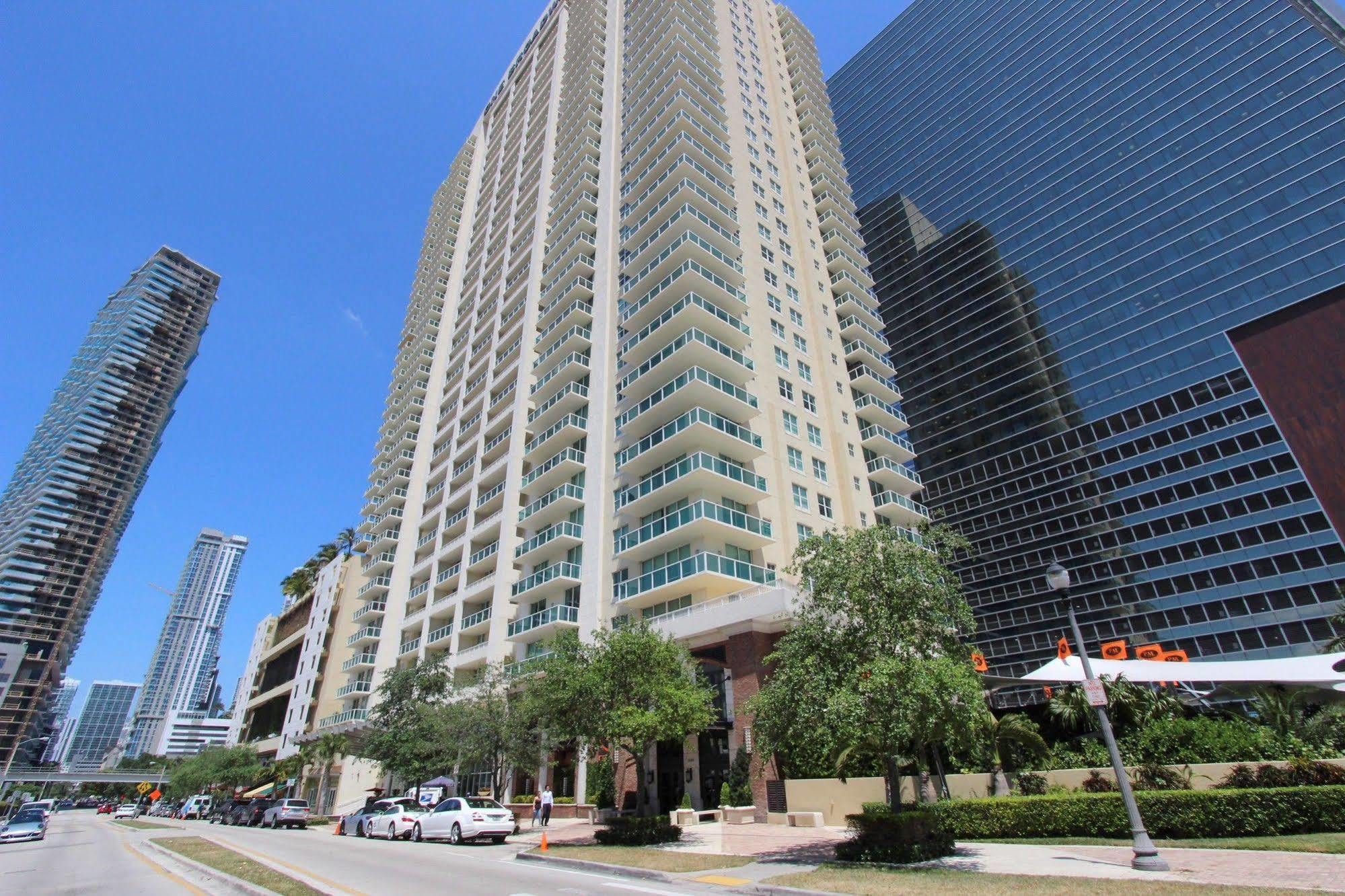Global Luxury Suites At One Broadway Маями Екстериор снимка