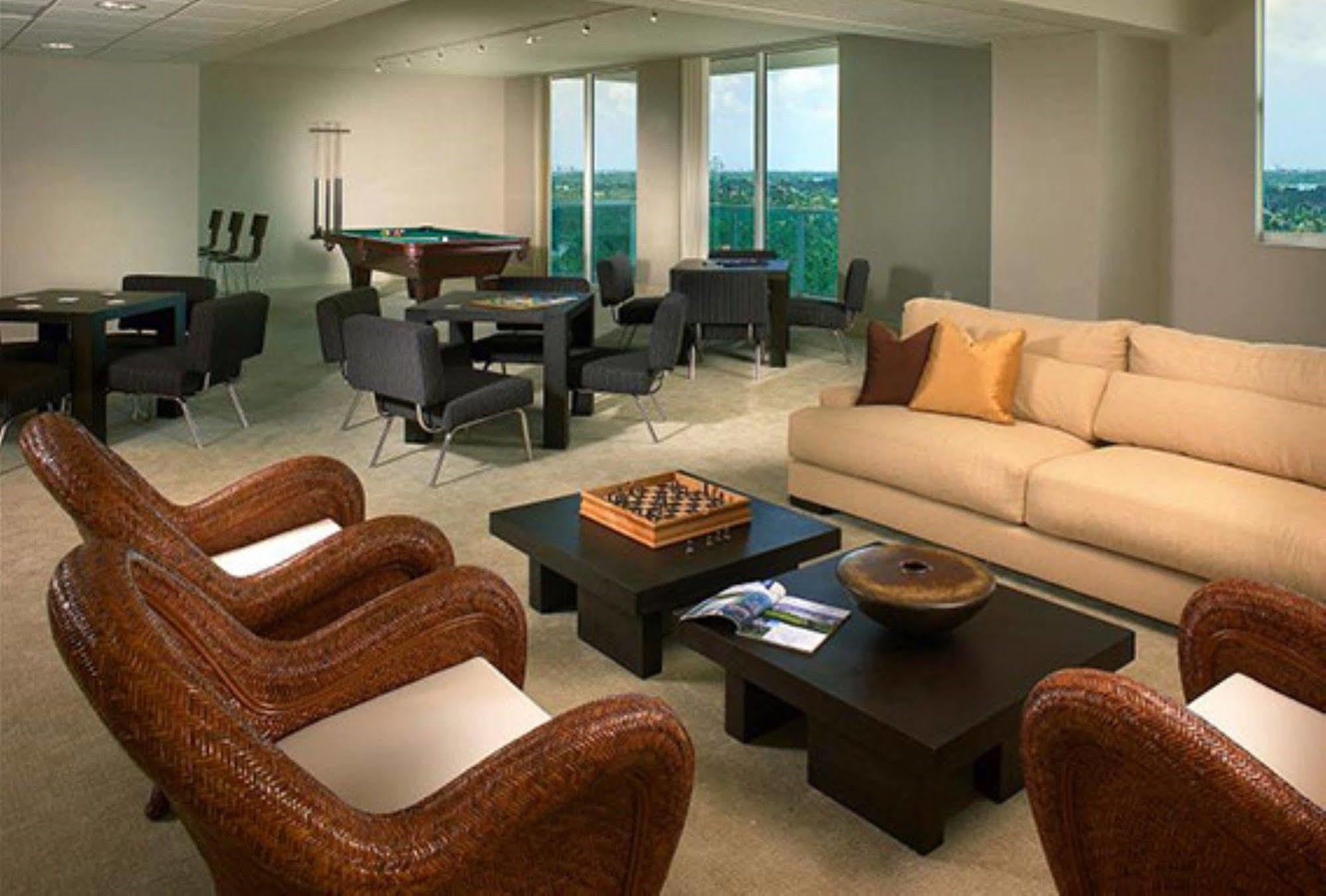 Global Luxury Suites At One Broadway Маями Екстериор снимка