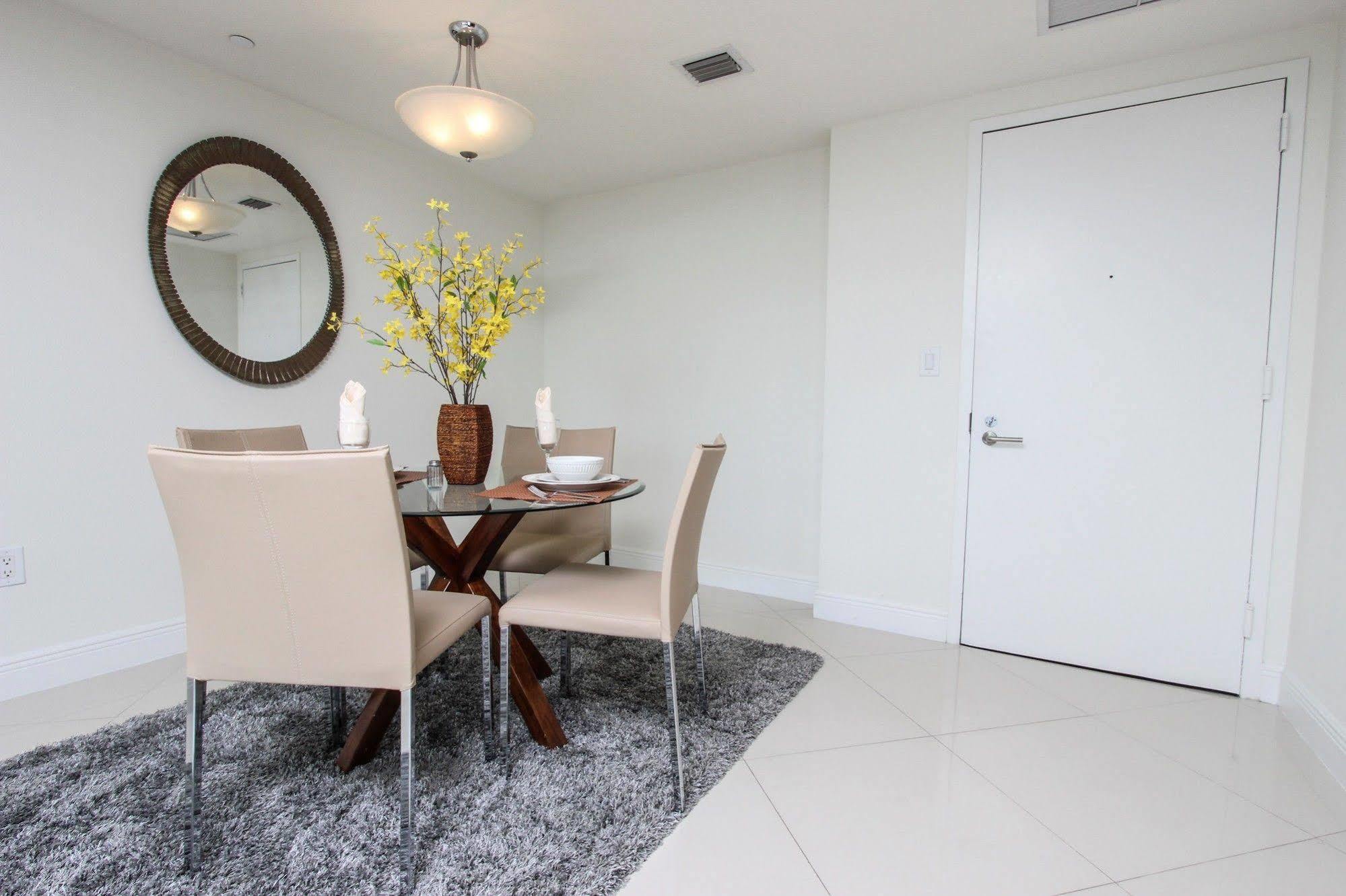 Global Luxury Suites At One Broadway Маями Екстериор снимка
