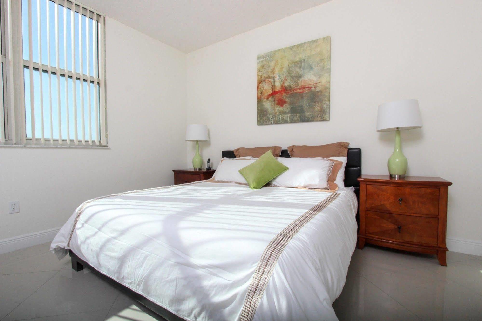 Global Luxury Suites At One Broadway Маями Екстериор снимка