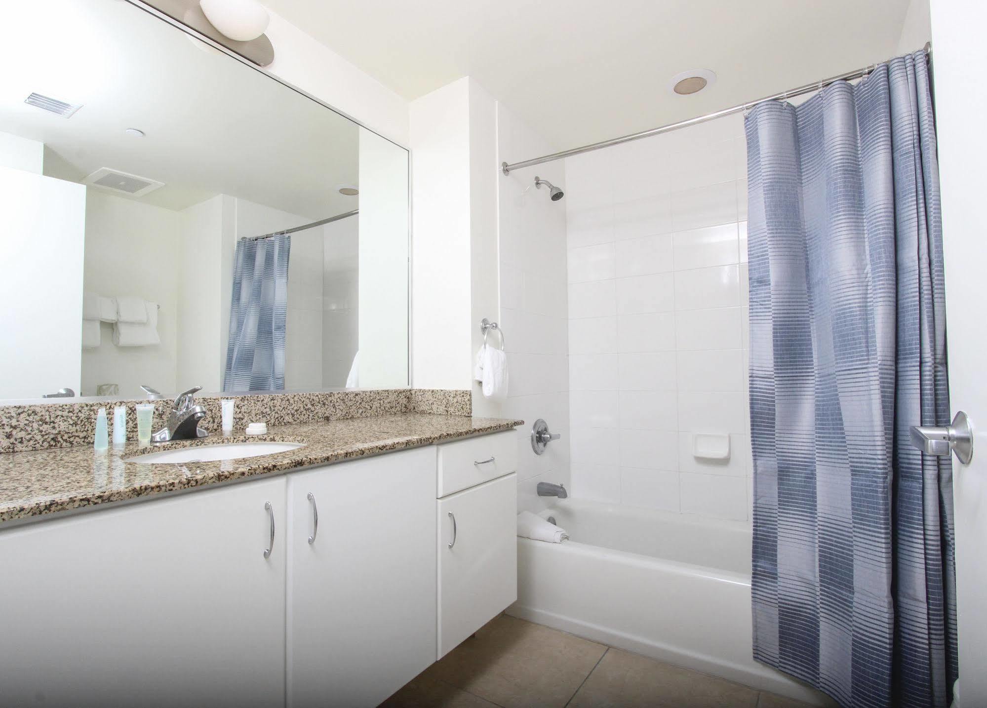 Global Luxury Suites At One Broadway Маями Екстериор снимка