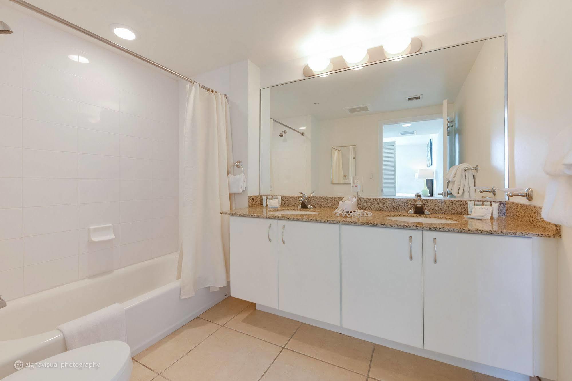 Global Luxury Suites At One Broadway Маями Екстериор снимка