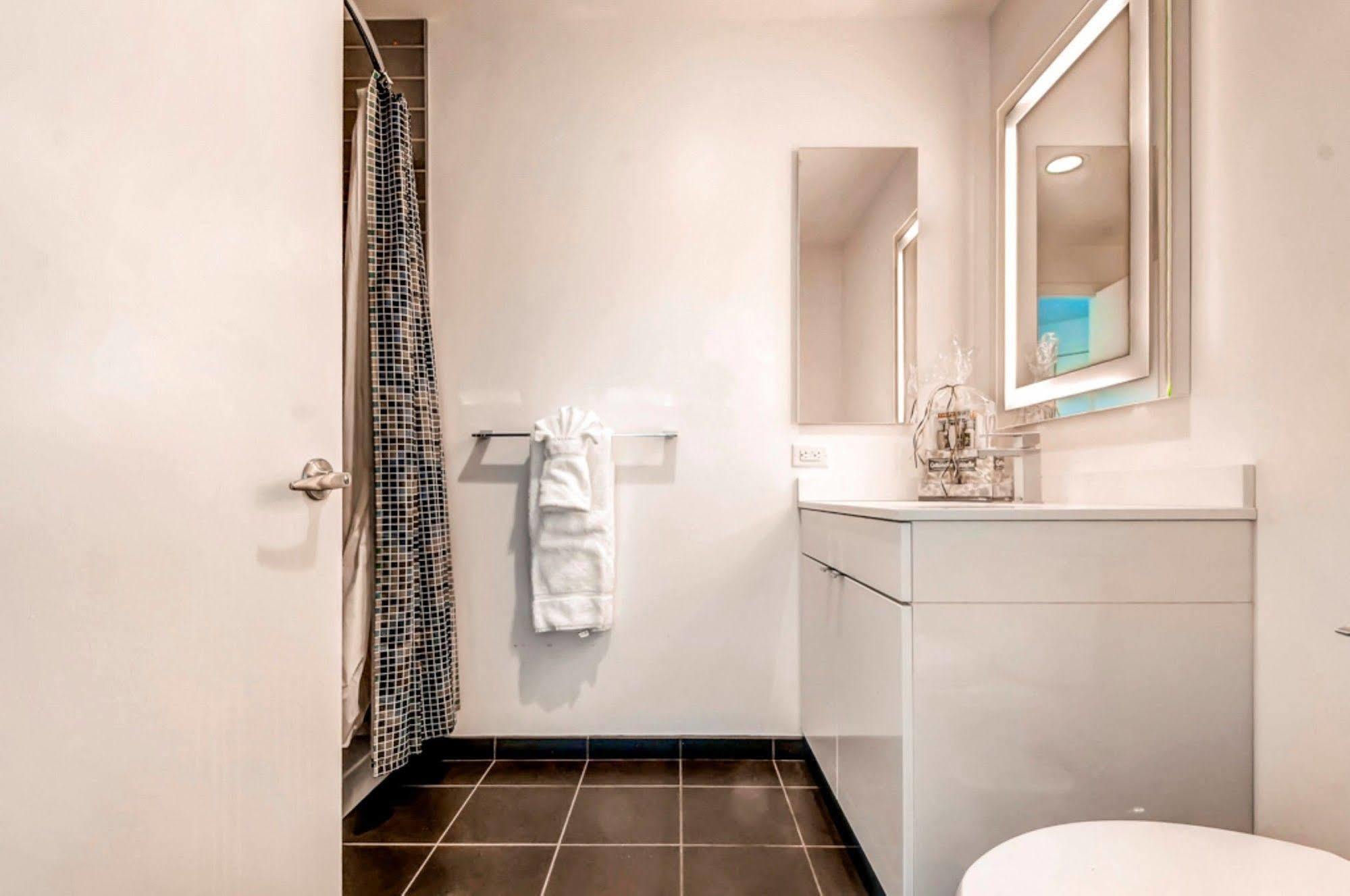 Global Luxury Suites At One Broadway Маями Екстериор снимка
