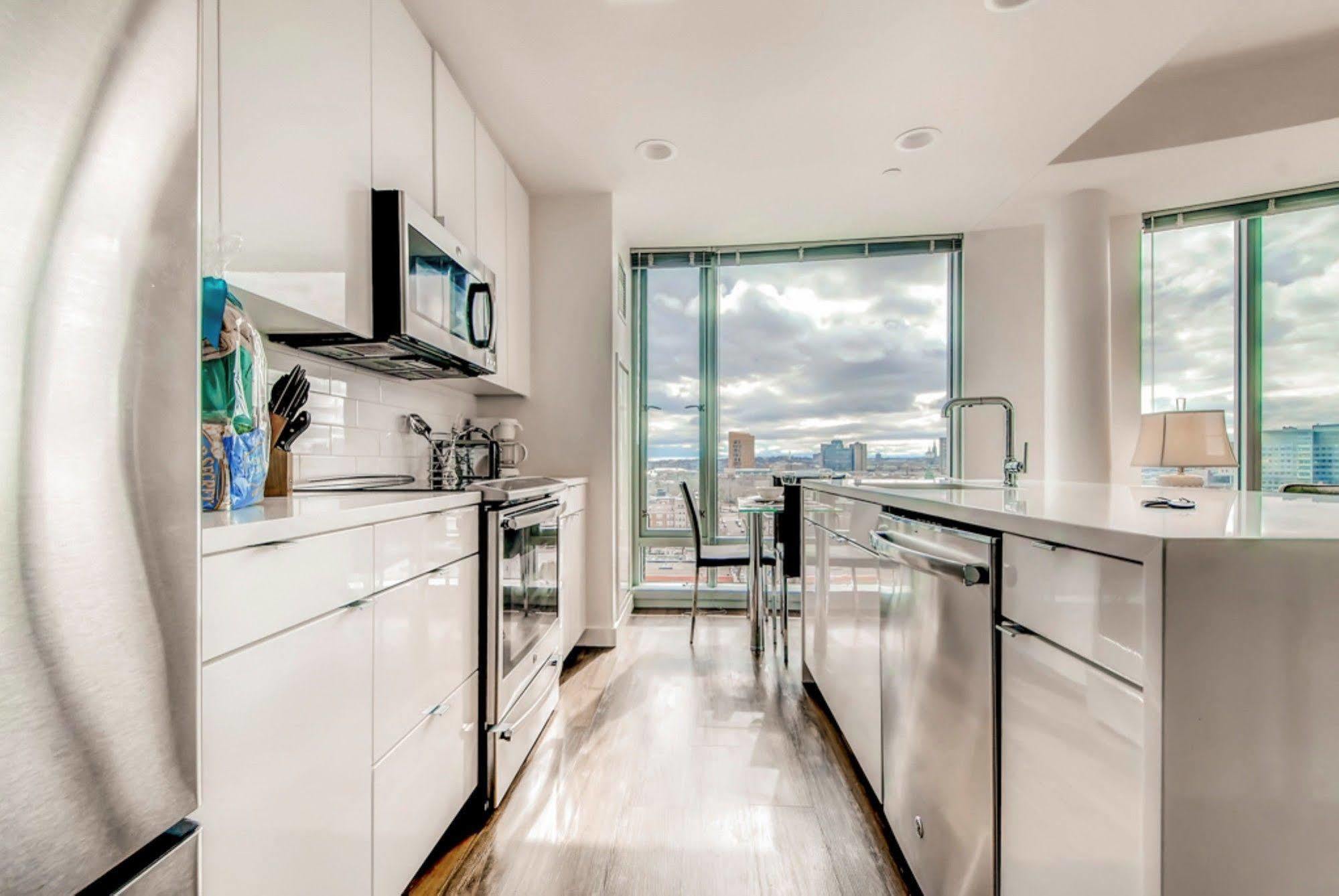 Global Luxury Suites At One Broadway Маями Екстериор снимка